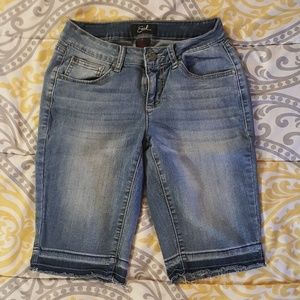 Very chic cutoff denim Bermuda shorts